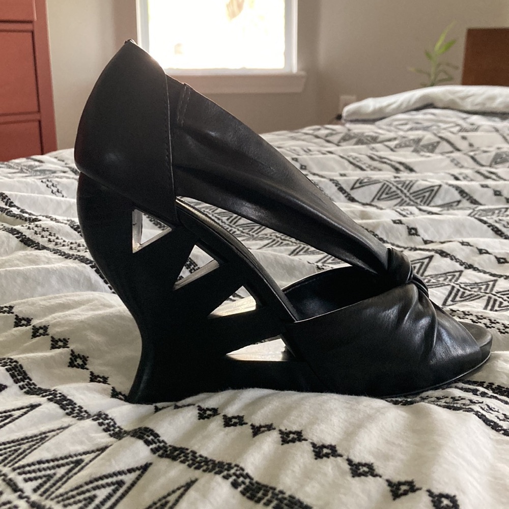Donald J Pliner wedges size 7.5